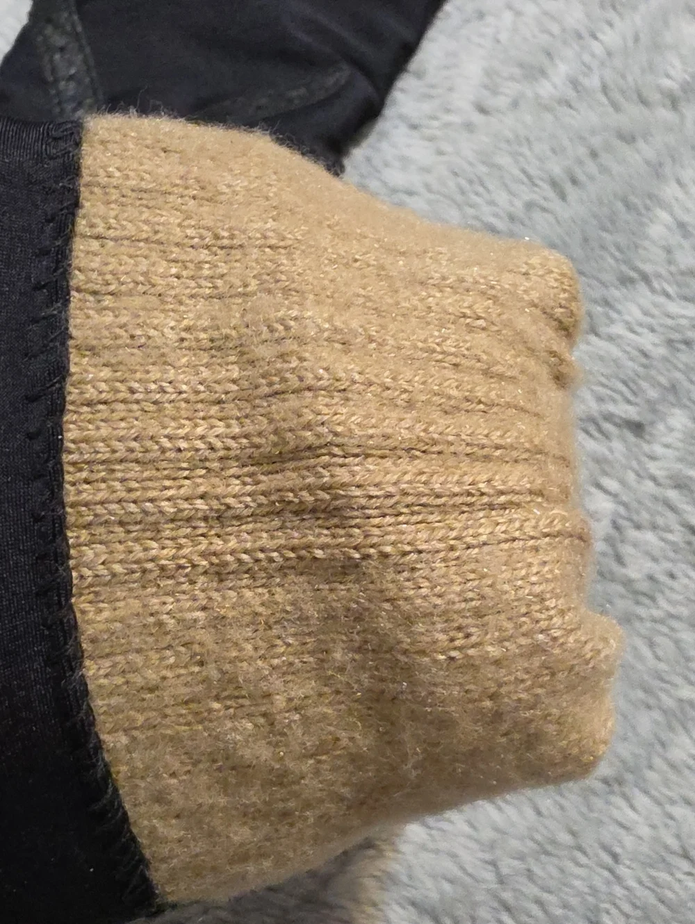 ISOTONER BLACK GLOVES, One Size, Vintage  Stretchy With Nice Warm Soft Liner EUC - Picture 3 of 7